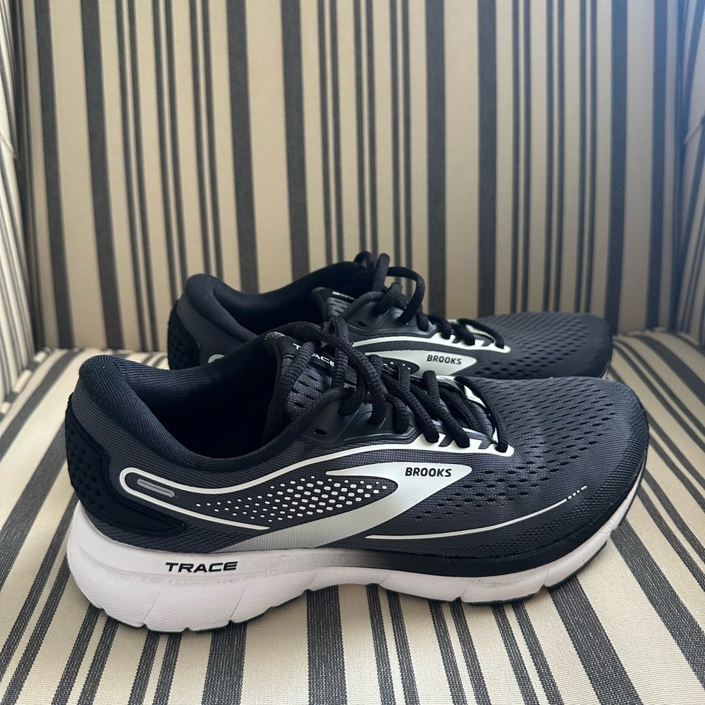 Women’s Brooks Trace 2 Sneakers - Size 7.5